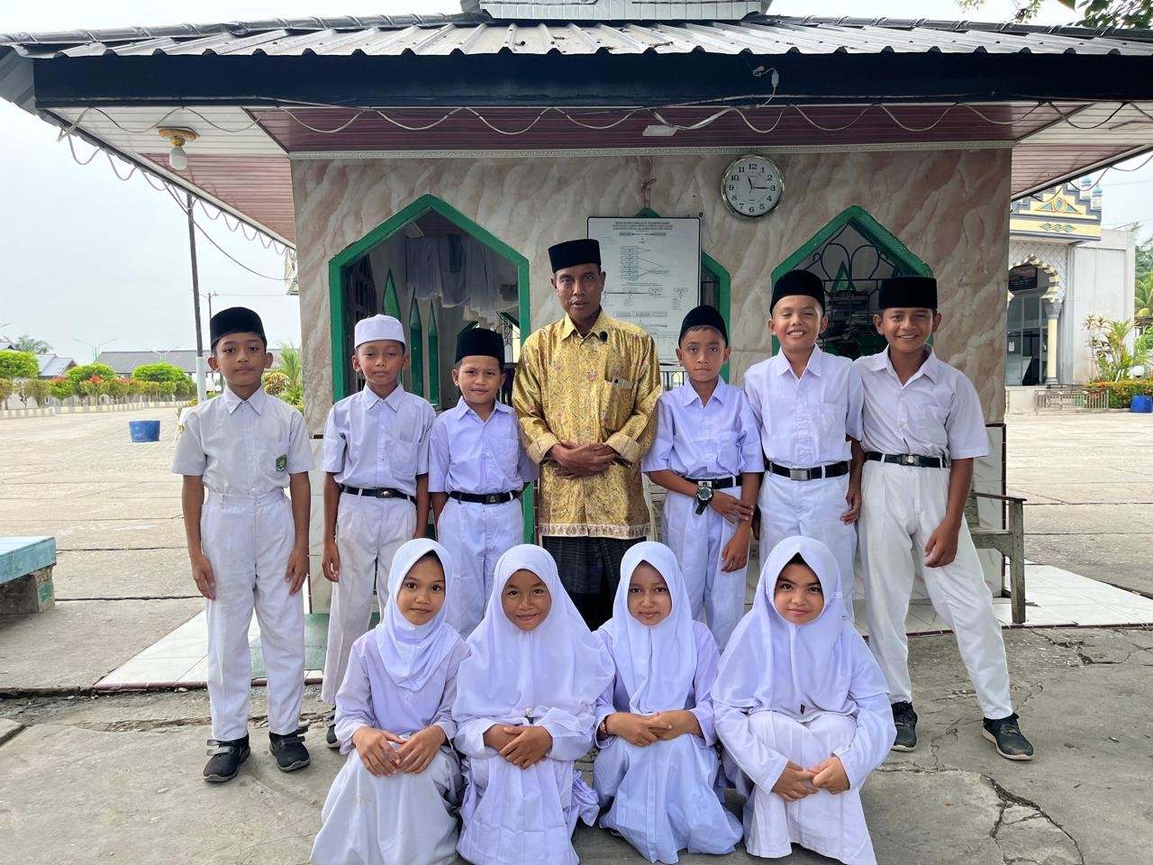 Kunjungan Siswa Ke Kubu Aneuk Lhee